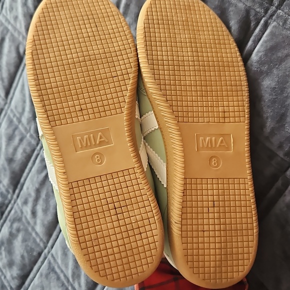 MIA | Sage Green Sneakers| Ballerinacore, Festival, Normcore | Sz 8 - Picture 9 of 10